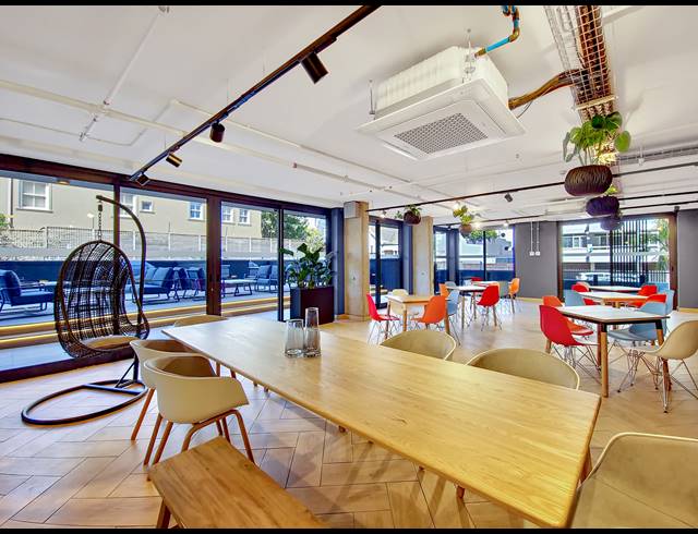 1 BEDROOM APARTMENT TO LET IN SEA POINT